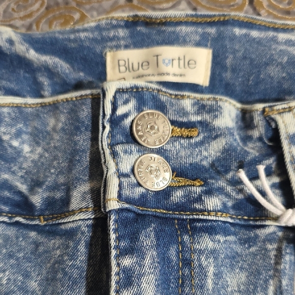 Women's High Rise Acid Wash Jeans - Picture 5 of 14